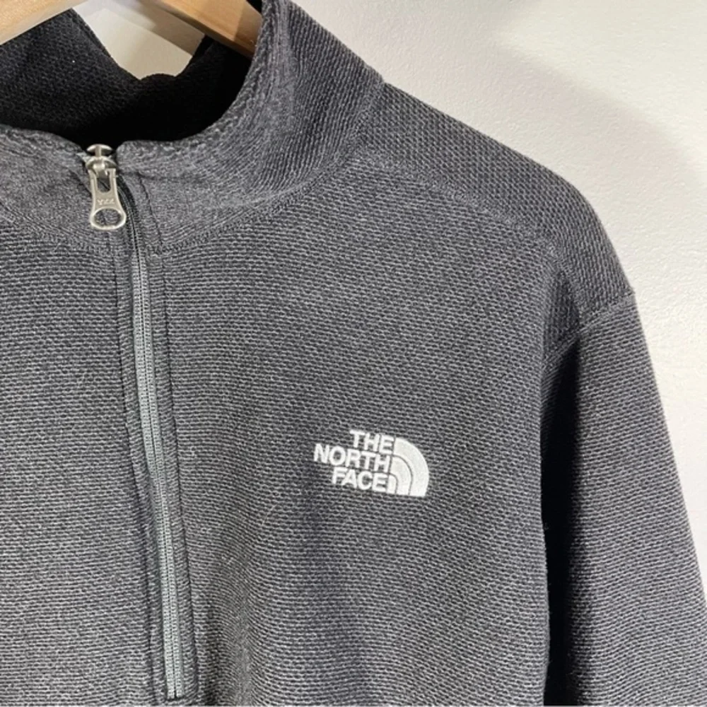The North Face Textured Cap Rock Quarter-Zip Long-Sleeve Fleece Pullover Sz L